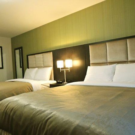 Western Star Inn And Suites Carlyle Экстерьер фото