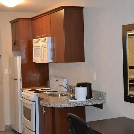 Western Star Inn And Suites Carlyle Экстерьер фото