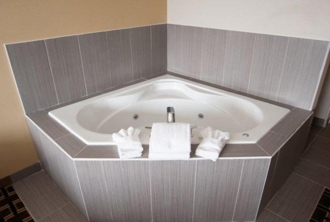 Western Star Inn And Suites Carlyle Экстерьер фото