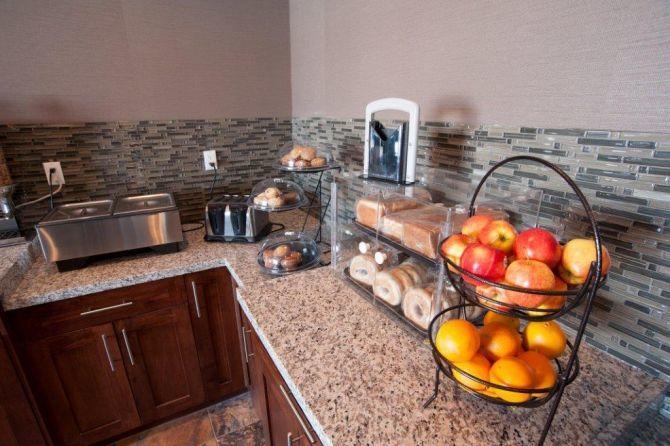 Western Star Inn And Suites Carlyle Экстерьер фото